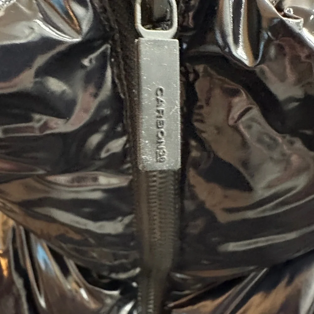 Carbon38 Shiny Black Takara Shine Puffer Jacket Medium - Picture 9 of 15